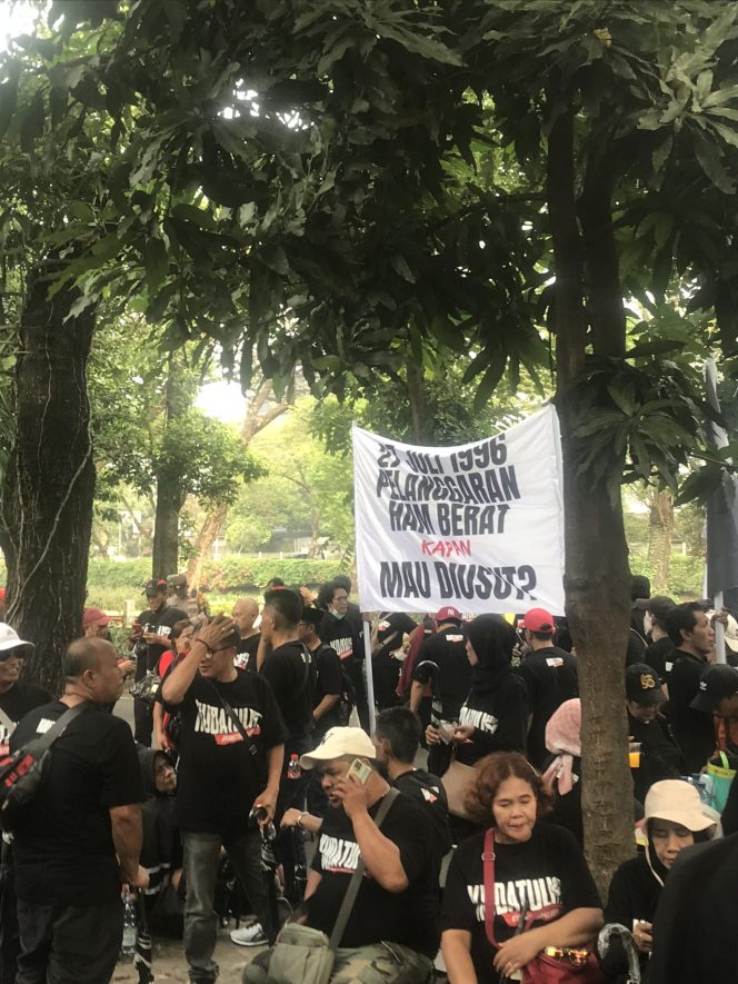 
					Foto: massa aksi PDIP di depan Kantor Komnas HAM, Jumat (26/7/2024), dok. istimewa