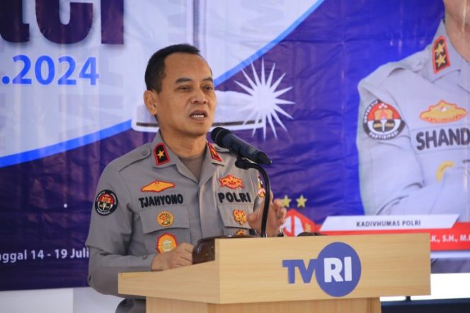 
					Foto: Karo PID Divhumas Polri Brigjen Pol Tjahyono Saputro di Studio Alam TVRI, Sukmajaya, Depok, Jabar, Senin (15/7/2024), dok. Humas Polri