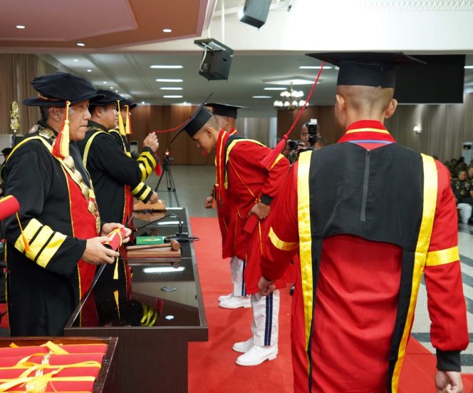 
					Foto: Kasad Mewisuda  Taruna Tingkat IV di Akmil, dok. istimewa