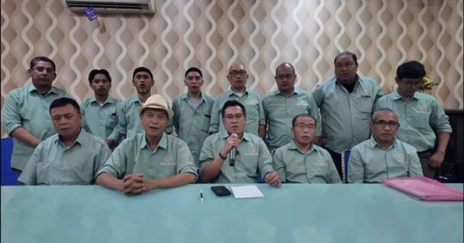 
					Foto: Ketua Politik dan Kebijakan Publik DPP Partai Negoro, Satyo Purwanto (memegang mic)/tangkapan layar