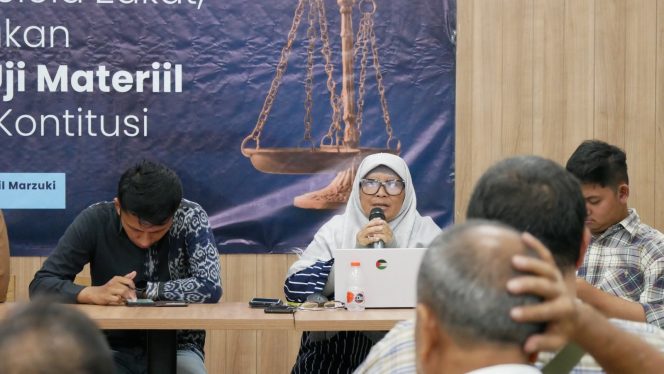 
					Foto: terkait Indonesia Zakat Watch (IZW)  mengajukan berkas permohonan pengujian Undang-Undang Nomor 23 Tahun 2011 tentang Pengelolaan Zakat (UUPZ) ke Mahkamah Konstitusi, dok. istimewa