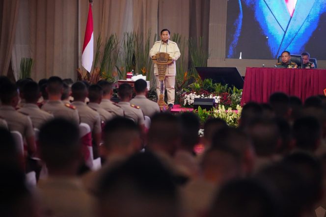
					Foto: pembekalan Menteri Pertahanan (Menhan) RI  Prabowo Subianto kepada Calon Perwira Remaja (Capaja) TNI-Polri Tahun 2024, bertempat di Gedung Balai Sudirman, Jumat, 12 Juli 2024, dok. Puspen TNI