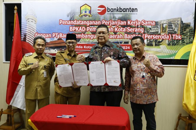 
					Hadir di acara tersebut Pj. Walikota Serang Yedi Rahmat, Kepala BPKAD Kota Serang Imam Rana Hardiana, dan Direktur Utama Bank Banten Muhammad Busthami, Direktur Bisnis Rodi Judo Dahono beserta jajarannya (foto : dok)