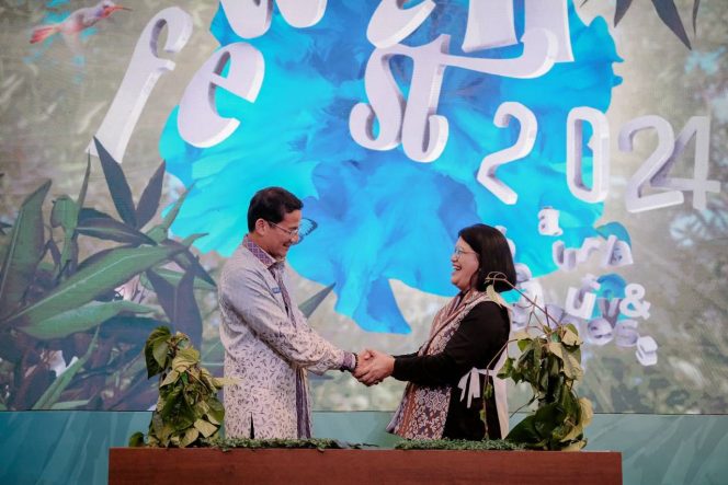 
					Foto: Menparekraf Sandiaga Salahuddin Uno dengan Plt. Kepala Badan Pengawas Obat dan Makanan (BPOM), L. Rizka Andalusia, di Wellfest 2024, dok. Kemenparekraf