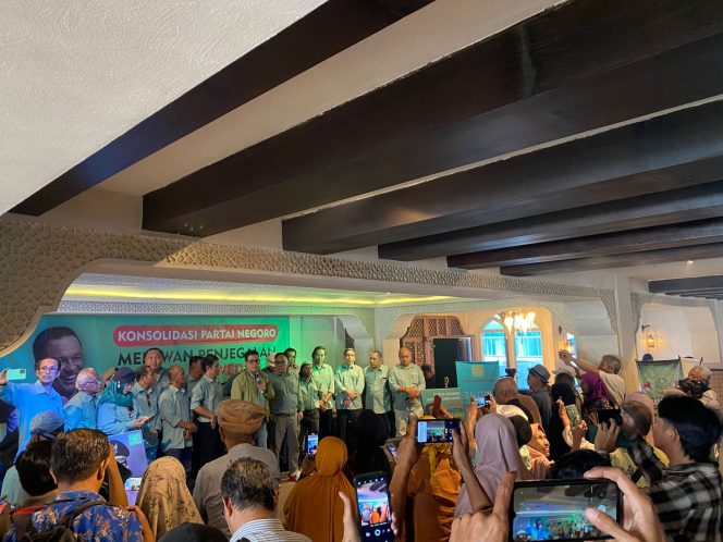 
					Foto: pengurus Partai Negoro di acara Konsolidasi Melawan Penjegal Anies di Jakarta, Ahad (11/8/2024)