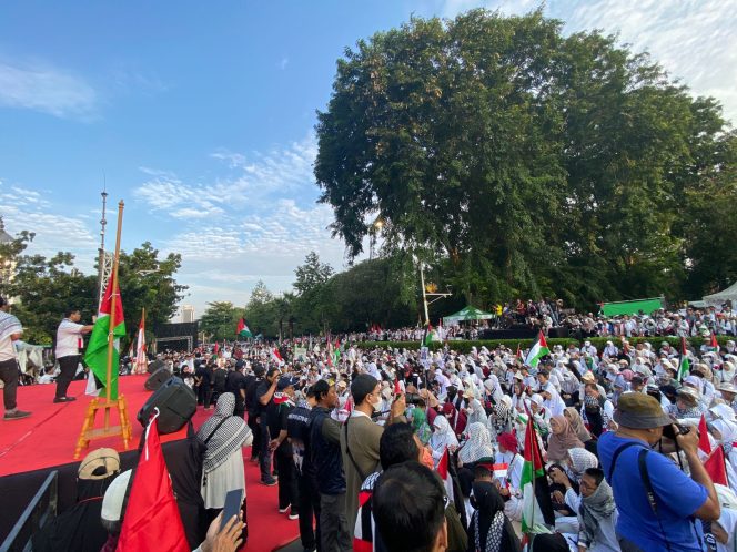 
					Foto: massa “Aksi Solidaritas untuk Gaza” di depan Kedutaan Besar Amerika Serikat (Kedubes AS), Jakarta, Sabtu (3/8/2024) pagi
