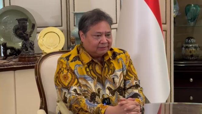 
					Airlangga Hartarto dalam potongan video pernyataannya, mundur sebagai Ketua Umum Partai Golkar ( foto: istimewa)