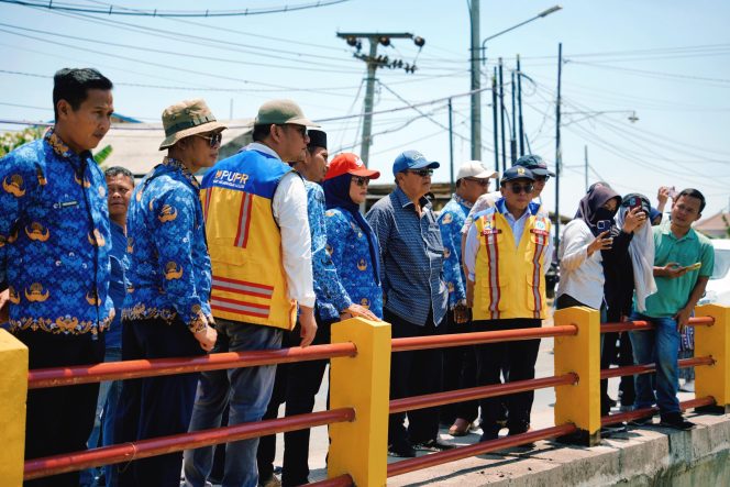 
					Bupati Nina Agustina bersinergi bersama DPR RI saat meninjau infrastruktur di Indramayu ( foto : dok )