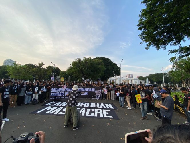
					Foto: massa Aksi Kamisan di depan Istana Negara, Jakarta, Kamis (3/10/2024)