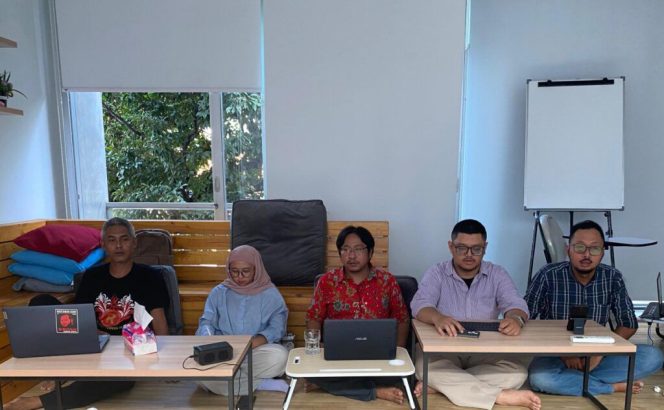 
					Foto: konferensi pers menyoal PHK sepihak VoA kepada jurnalisnya, Kamis (10/10/2024), di Jakarta, dok. ist