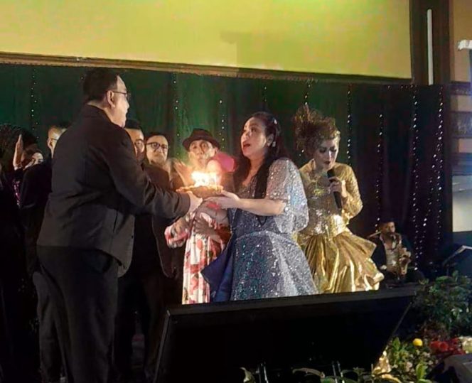 
					Para Artis Maman Piul Enterprise Rayakan Setahun Gelaran Mini Konser Golden Memories Dihotel Golden Boutique Hotel Kemayoran