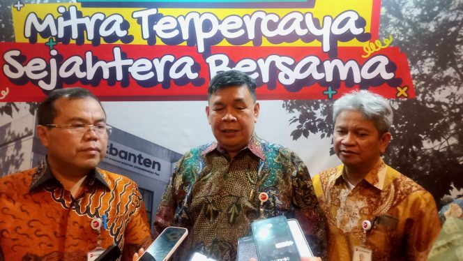 
					Direksi Bank Banten saat jumpa pers setelah acara RUPSLB Bank Banten pada Kamis 14 November 2024 di Hotel Aston Serang ( foto : INAnews)