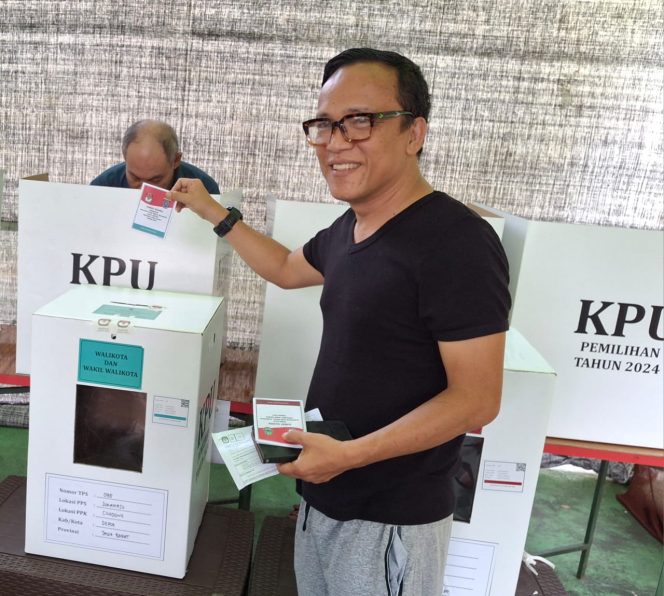 
					Wamenaker Noel Gunakan Hak Pilih Untuk Pilkada Jabar dan Depok di TPS 98