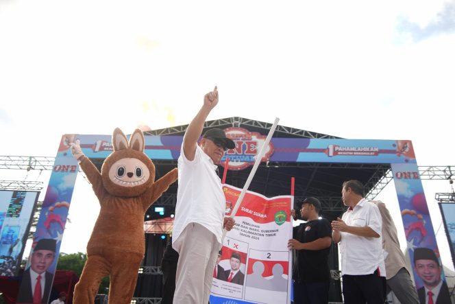 
					Ditemani Labubu, Isran Noor Disambut Ribuan Orang di KALTIM ONE FESTIVAL