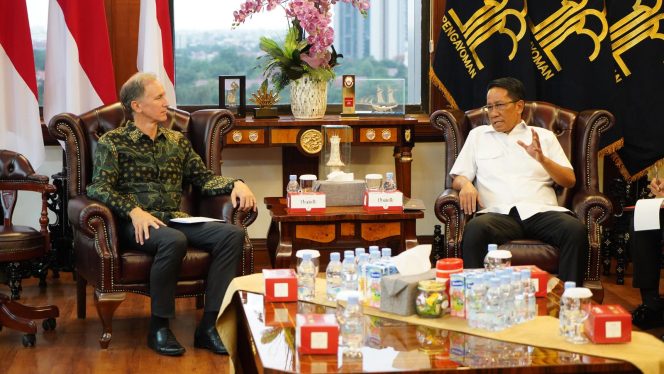 
					Rencana Menyusun Regulasi Turunan KUHP dengan Dubes Belanda Disampaikan Menkum