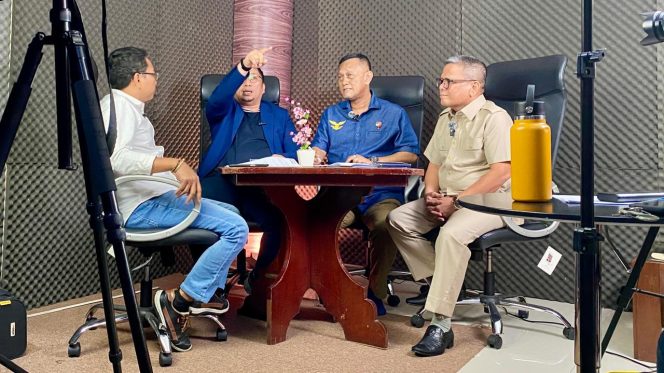 
					Foto: pakar hukum tata negara, Feri Amsari (menunjuk) saat menjadi narasumber di acara Prime Time INAnews TV, baru-baru ini dengan tema “Dari Indonesia Gelap Menjadi Indonesia Cerah”