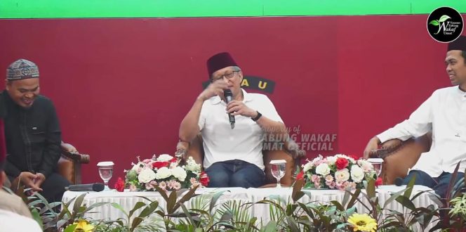 Foto: Rocky Gerung (pemerhati lingkungan) dalam acara Kajian Subuh Ilmiah Alam dan Kita dalam Perspektif Agama dan Sains/tangkapan layar