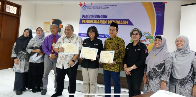 
					Dosen LSPR Ajarkan Matematika Berbasis Humor Untuk Guru SD dan SMP