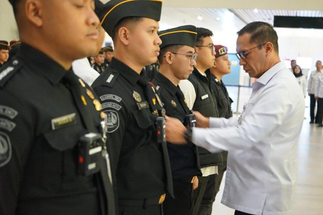 
					Petugas Imigrasi di Bandara Soekarno-Hatta Sudah Mulai Gunakan Bodycam