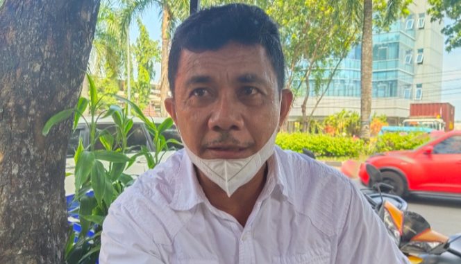 
					Kepala KSOP Bitung Disorot! Herry Mamonto Ungkap Dugaan Permainan Yefri Meidison di Balik Lolosnya Pasir Ilegal