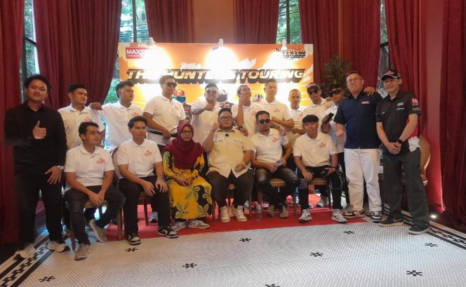 
					Bukan Sekedar Touring Biasa, The Hunters Touring Sarat Misi Sosial Di Lombok