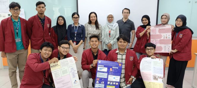 
					Tim penilai dari kegiatan ini yakni, DR. Andriani Latania Triramdhani, S.E,M.H,M.M dari Kelompok Usaha Bakrie dan Hendra Senjaya, B.bus yang merupakan Business teacher dari Binus School of Bekasi saat berfoto bersama peserta Entrepreneurship Week Universitas Bakrie (foto : dok)