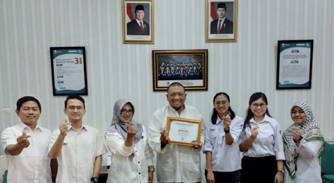 
					Institut Ilmu Sosial dan Manajemen STIAMI Terima Penghargaan dari BPSDM Kemkomdigi RI