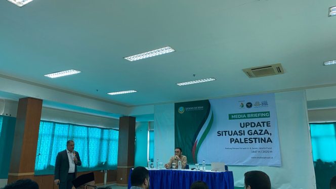 
					Foto: Haitham Mahmoud (kiri)