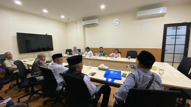 
					Foto: perwakilan keluarga korban peristiwa Tanjung Priok 84 bertemu pimpinan Komnas HAM, Rabu (8/10/2025)