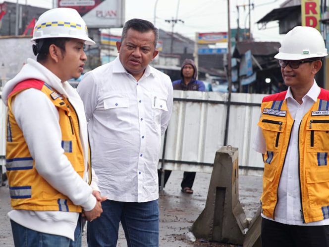 
					Dewan Pemibina Gerindra Mulyadi  Geram Dengan Aksi Segel Menteri Hanif Faisol Nurofiq