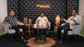 Foto: Susno Duadji (tengah) dan Mahfud MD (kanan)/tangkapan layar