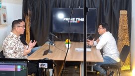 Ketua Umum APJATEL Jerry Mangasas Swandy (baju batik ) dalam acara program PRIME TIME INANEWS pada Kamis 20 November 2025 ( foto INANEWS)