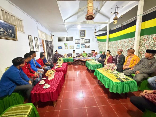 
					Suasana pertemuan Kesultanan Buton bersama mahasiswa PMII dan GMNI Baubau.