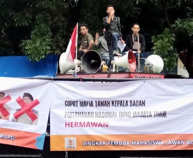 
					Demo Massa LPMLK Ricuh Desak Presiden Prabowo Pecat Menteri Nusron Wahid dan Kepala BPN Jakarta Timur 