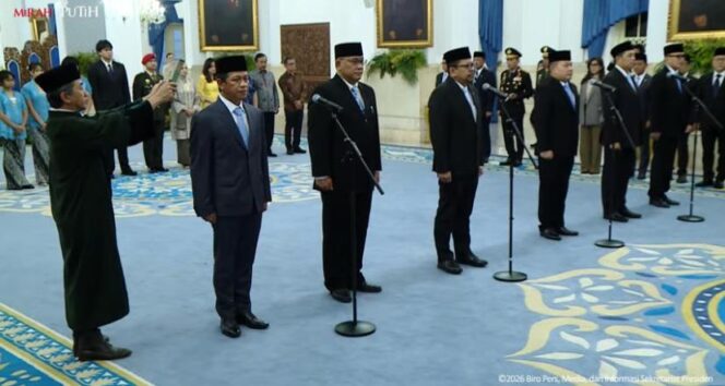 
					Foto: pelantikan pejabat baru di Istana Negara/tangkapan layar