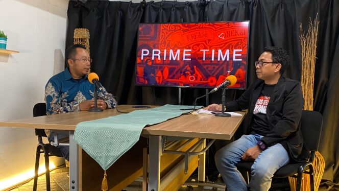 
					Komaidi Notonegoro Direktur Eksekutif ReforMiner Institute (kiri) saat menjadi narasumber podcast Prime Time INAnews dengan host Pemimpin Redaksi INAnews Muhamad Helmi Romdhoni ( kanan) pada Rabu 22 April 2026 ( foto ; INAnews)