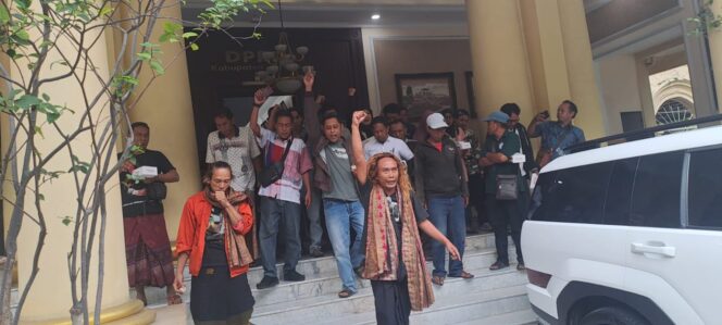 
					Genpatra Kawal Pedagang Korban Gusur Paksa di Driyorejo, Mereka Lapar dan Punya Hak Hidup Layak