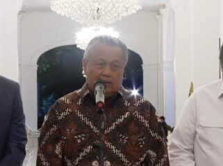 Foto: Perry Warjiyo (tengah)/tangkapan layar