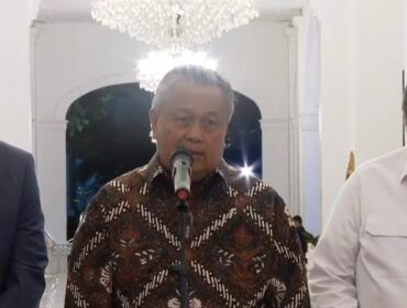 Foto: Perry Warjiyo (tengah)/tangkapan layar