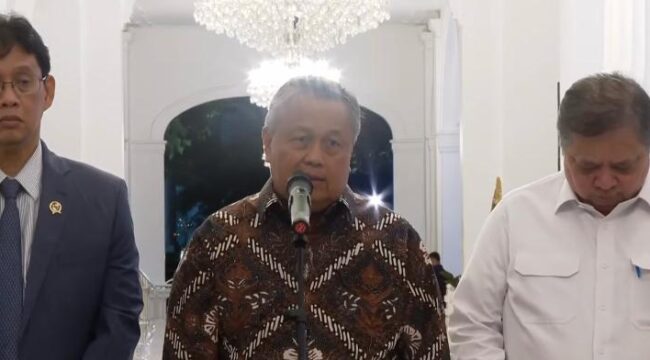 Foto: Perry Warjiyo (tengah)/tangkapan layar