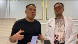 Foto: Vicky Prasetyo bersama dr. Handrik Kurniawan