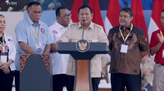 Foto: Prabowo diapit pimpinan-pimpinan organisasi buruh di May Day 2026/tangkapan layar