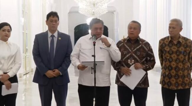 Foto: Airlangga Hartarto (tengah)/tangkapan layar