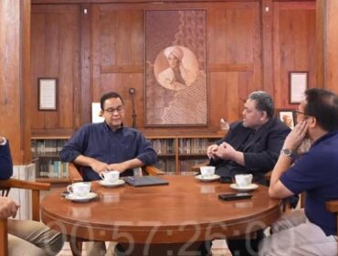 Foto: tiga ekonom bersama Anies Baswedan/tangkapan layar