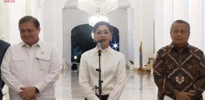 
					Foto: Friderica Widyasari Dewi (tengah)/tangkapan layar