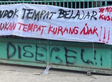 Foto: Spanduk yang dipasang warga mendemo kekerasan seksual oleh pendiri ponpes di Kecamatan Tlogowungu, Pati, Sabtu (2/5/2026), dok. Detik