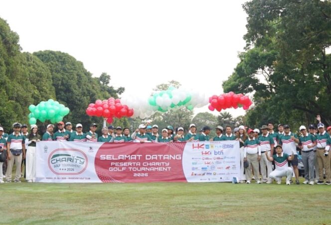
					Turnamen mempertandingkan 18 Hole Tournament, Best Gross Overall, Best Nett Overall, Nearest to the Pin, Longest Drive, Hole in One, serta berbagai hadiah menarik melalui Lucky Draw ( foto ; dok)