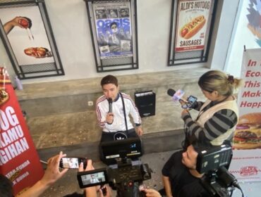 Foto: Aldi Taher di peresmian Aldi’s Hotdog BSD Serpong, Rabu (22/7/2026)